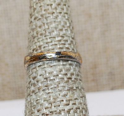 Size 6½ Vintage Style Gold Tone "Shimmer" RING with Shiny Triangles on a Gold Tone Band (3.1g)