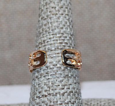 Size 7½ Bright RED Round Glass Stone RING with a Cut-Out Gold Tone OPEN-ENDED Band (3.6g)