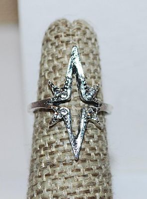 Size 4 Collection of 2 Rough Cut Silver Tone RINGS - Spikes with 8 Stones and Criss-Cross with Charcoal Style Stone (2.7g)