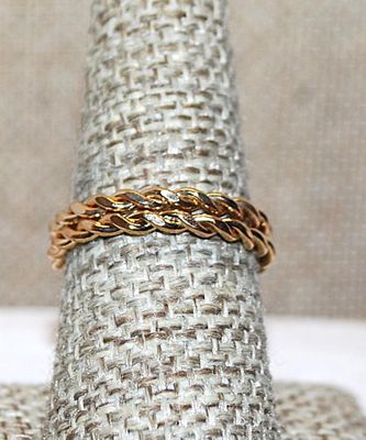 Size 8½ Collection of 2 RINGS - Stackable Gold Tone Twisted (2.1g)