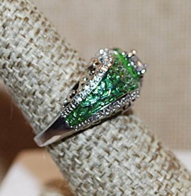 Size 9½ Marked .925 "Puffy" LIME GREEN Party Ring with a Single Main Clear Round Stone on a Silver Band (6.1g)