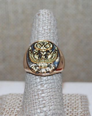 Size 8¼ Marked .925 Embossed Flower Designed Ring with Gold Colored Silver Setting and Band (7.6g)