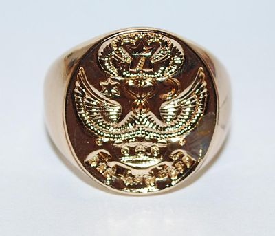 Size 8¼ Marked .925 Embossed Flower Designed Ring with Gold Colored Silver Setting and Band (7.6g)
