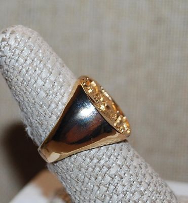 Size 8¼ Marked .925 Embossed Flower Designed Ring with Gold Colored Silver Setting and Band (7.6g)