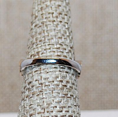 Size 6 ¼ Marked .925 Interlocking 2-Tone HEARTS Rings in BLUE Stones on a Silver Band (2.4g)