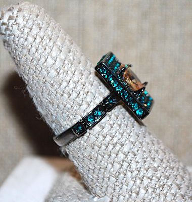 Size 9 Marked .925 Interesting "CHAMPAGNE on AQUAMARINE" Rectangle "Panel" of Stones RING with Large Oval Center...
