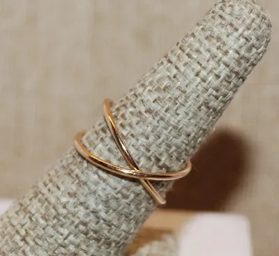 Size 7 Double CIRCLES RING with Gold Tone Bands (1.2g)