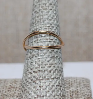 Size 7 Double CIRCLES RING with Gold Tone Bands (1.2g)