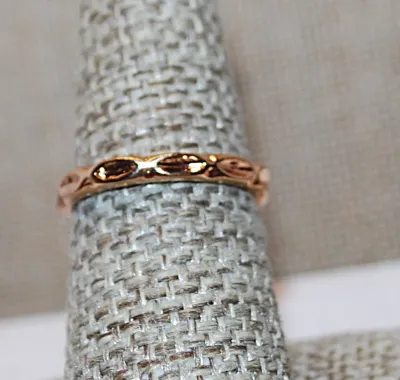 Size 7½ Delicate Horizontal Oval "Cups" No Stones RING with Gold Tone Band (2.1g)