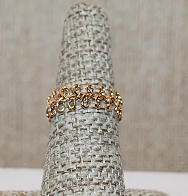 Size 7-8 Delicate Overlapping "LOOPS" RING on a Gold Tone SPLIT BAND (1.4g)