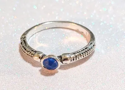 **NEW ARRIVAL** Size 9 Delicate ACRYLIC BLUE ROUND OPAQUE STONE RING with "Silver Rope" Side Band on a Silver Tone Setting (2.0g)