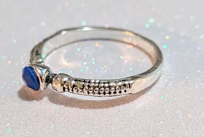 **NEW ARRIVAL** Size 9 Delicate ACRYLIC BLUE ROUND OPAQUE STONE RING with "Silver Rope" Side Band on a Silver Tone Setting (2.0g)