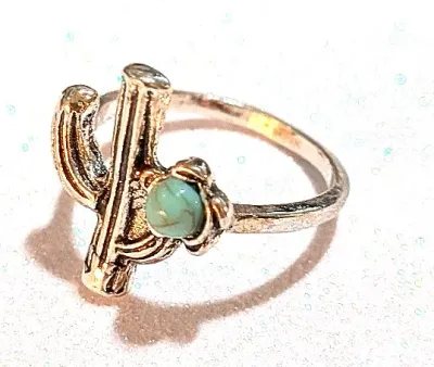 **NEW ARRIVAL** Size 6½ "Cactus" Style BLUE TURQUOISE RING with Single Round "Crackled" Stone on a...