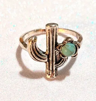 **NEW ARRIVAL** Size 6½ "Cactus" Style BLUE TURQUOISE RING with Single Round "Crackled" Stone on a...