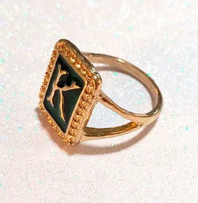 **NEW ARRIVAL** Size 8½ Letter "K" Green Enamel STYLE RING with Gold Surround on a GOLD Tone Setting (4.2g)