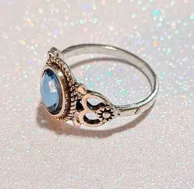 **NEW ARRIVAL** Size 7½ Light BLUE Iridescent Beveled Oval Stone STYLE RING with "Hearts" Sides on a Silver Tone Setting (2.2g)