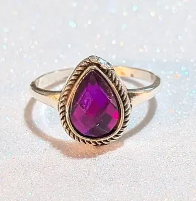 **NEW ARRIVAL** Size 8½ PURPLE TEARDROP STYLE RING with "Curled Rope" Surround on a Silver Tone Setting (1.8g)