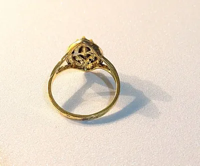 **NEW ARRIVAL** SIZE 11 Gold Tone Marquise Ring with Blue and Yellow Accents (4.1g)
