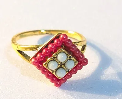 **NEW ARRIVAL** SIZE 10 This Fashion Ring Features a Gold Tone Band and Setting. The Centerpiece is a Diamond-Shaped Design with a Border...