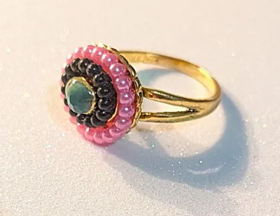 **NEW ARRIVAL** SIZE 9 This Fashion Ring Features a Gold Tone Band . Centerpiece is a Diamond-Shaped Design/Border of Small PINK &...