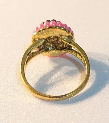 **NEW ARRIVAL** SIZE 9 This Fashion Ring Features a Gold Tone Band . Centerpiece is a Diamond-Shaped Design/Border of Small PINK &...