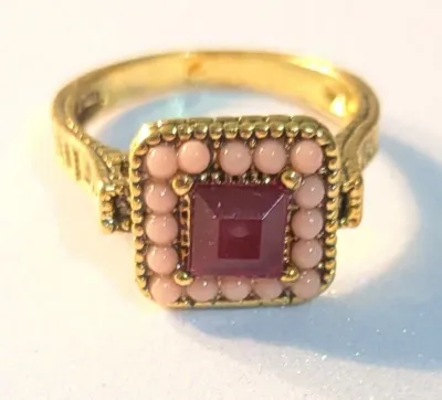**NEW ARRIVAL** SIZE 11 Gold Tone Ring Featuring a RED OPAQUE CENTER Stone. Surrounded by Small Round Pink Beads + Rope Edging. Shoulders...