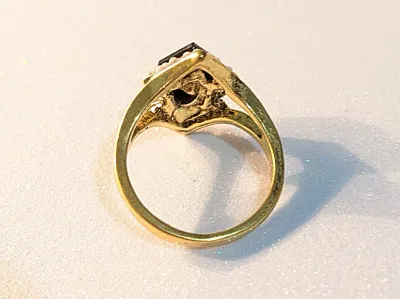 **NEW ARRIVAL** SIZE 7½ RING Features a Gold Tone Band and Setting with Black Center Stone surrounded with WHITE Globes. It Features a...