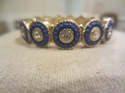 Sale Photo Thumbnail #232: Gold Tone Rhinestone CZ Blue seed beads stretch NWOT Bracelet
NEW - GOLD TONE STRETCH BRACELET WITH CLEAR CZ RHINESTONE SURROUNDED BY BLUE SEED BEADS - SO PRETTY IN PERSON BRACELET.