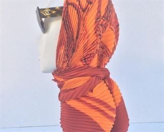 HERMES Silk Scarf. 
MINT
