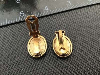 Vintage Gold Tone Oval Faux Swirl Stone Clip-On Earrings