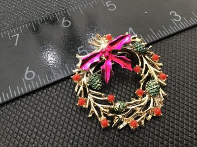 Vintage Christmas Wreath Brooch Pin with Holly & Berries