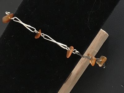 Silver Wire Link Bracelet with Amber Chips