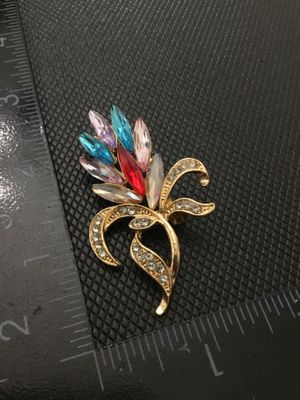 Vintage Gold Tone Multicolor Rhinestone Floral Spray Brooch Pin