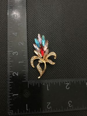Vintage Gold Tone Multicolor Rhinestone Floral Spray Brooch Pin