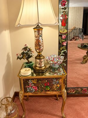 Sale Photo Thumbnail #10: Hand-painted Chinoiserie accent table featuring floral and figure motifs, topped with an Asian-style table lamp, jade glass bonsai tree, and Famille Rose porcelain bowl.