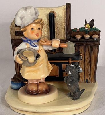 Hummel in the kitchen hummelscape