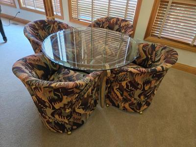 Dining Room Table And Chairs Set (Like New!)
