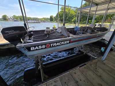 1989 Bass Tracker Boat With 1989 Johnson Motor