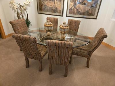 Dining Room Table And Chairs Set (Like New!)
