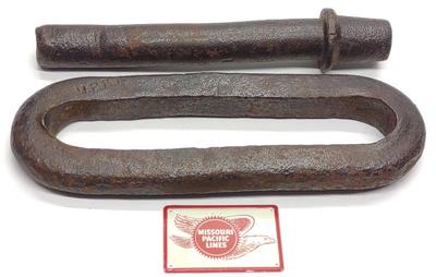 Missouri Pacific Lines Railroad Link & Pin Coupler