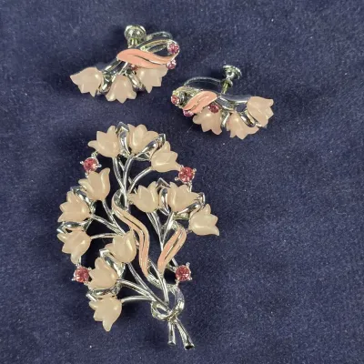 brooch set