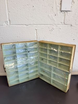 Large Vintage Matchbox Lesney & Die-Cast Vehicle Collection – 1960s/70s – 48-Car Collector’s Show Case