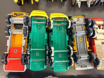 Large Vintage Matchbox Lesney & Die-Cast Vehicle Collection – 1960s/70s – 48-Car Collector’s Show Case
