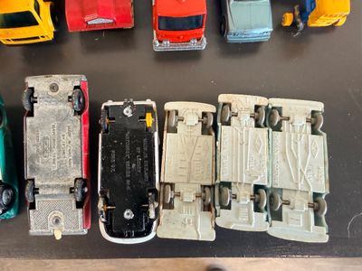 Large Vintage Matchbox Lesney & Die-Cast Vehicle Collection – 1960s/70s – 48-Car Collector’s Show Case