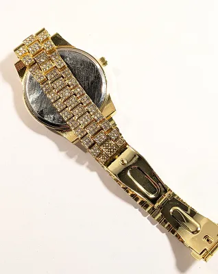Sale Photo Thumbnail #63: RED  Round Dial BEJEWELED DIAL & BAND WATCH with Clear Stones Dial Surround + ENTIRE BAND with Stone Accents + Push Snap Closure + (3" Opening) + Date "Window" **EXTRA BATTERY INCLUDED**
QUARTZ
Non-rechargeable Battery
Brand: ALPHYNIX
ALL ITEMS SHIPPED FR