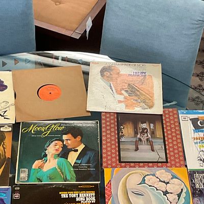 1026 Large Collection of Vintage Vinyl Records – Rock, Folk, Pop, Jazz & Classical