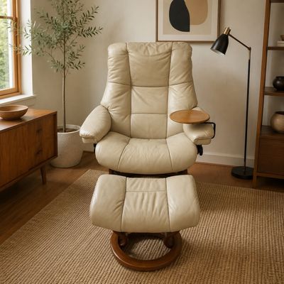 1018 Ekornes Stressless Cream Leather Recliner with Ottoman & Swivel Tray (His)