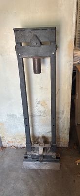 heavy-duty hydraulic shop press