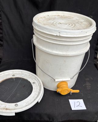 5 Gallon Honey Bottling Bucket