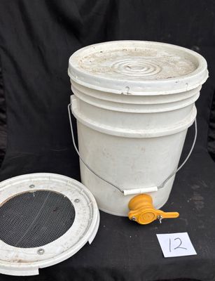 5 Gallon Honey Bottling Bucket